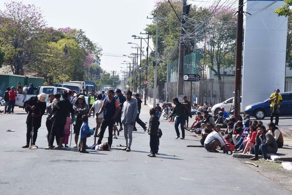 Indígenas sitian Asunción y bloqueos sobre la Avda. Artigas ya son cotidianos - Nacionales - ABC Color