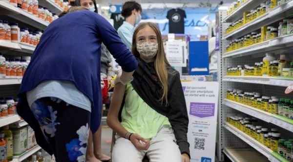 Pfizer y Moderna obtienen miles de millones con vacuna del refuerzo del COVID-19
