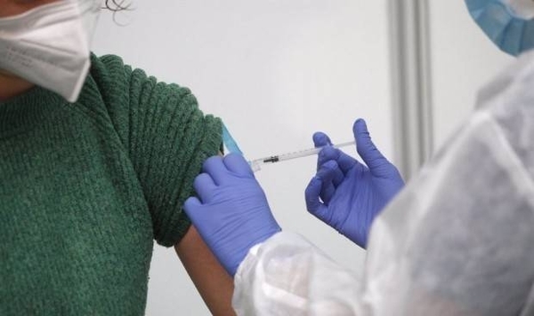 Diario HOY | Anticuerpos en inmunodeprimidos tras la tercera dosis crecen un 43 %