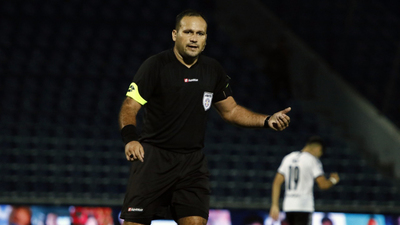 Giancarlos Juliadoza se estrena como árbitro de clásico