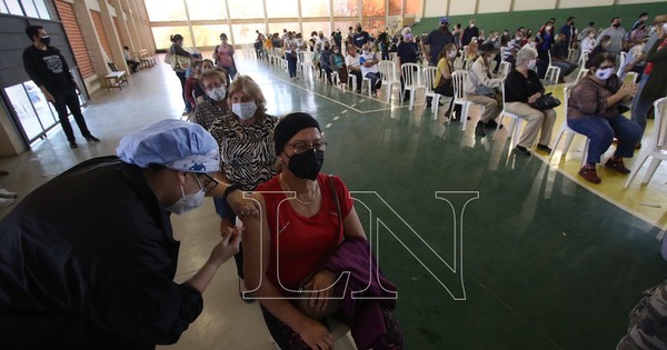 La Nación / Fin de semana solo para segunda dosis: vacunatorios habilitados en Asunción y Central