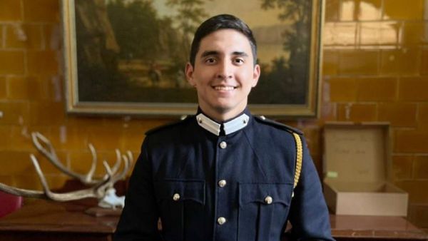 Cadete paraguayo galardonado en la Academia Militar de Reino Unido