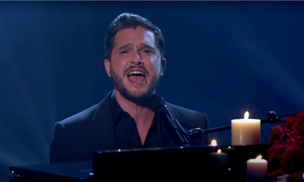 Kit Harington interpretó una canción de Train y sorprendió a todos