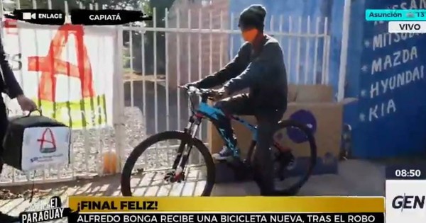 La Nación / Entregan una bicicleta nueva a joven angoleño: “Aguyje peême, avy’aiterei”, dijo