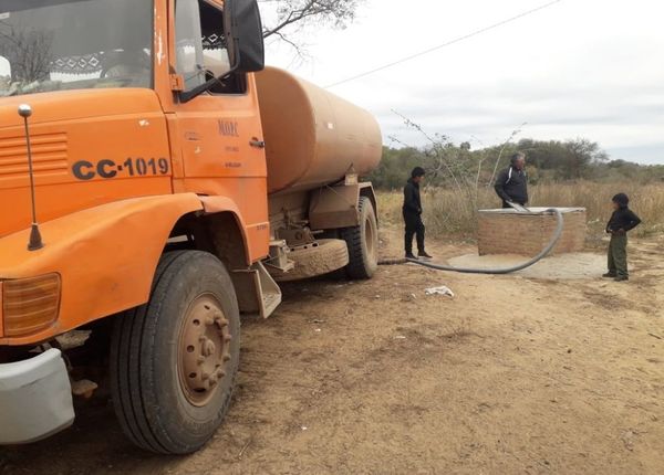 Pobladores afectados por sequía en el Chaco recibieron 50.000 litros de agua | .::Agencia IP::.