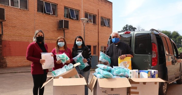 La Nación / Colectividad paraguaya en Madrid donó insumos al Hospital de Clínicas