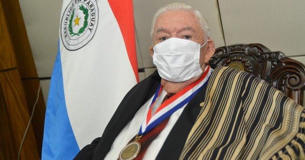 La Nación / Serafín Francia Campos fue distinguido con la Orden Nacional al Mérito Comuneros