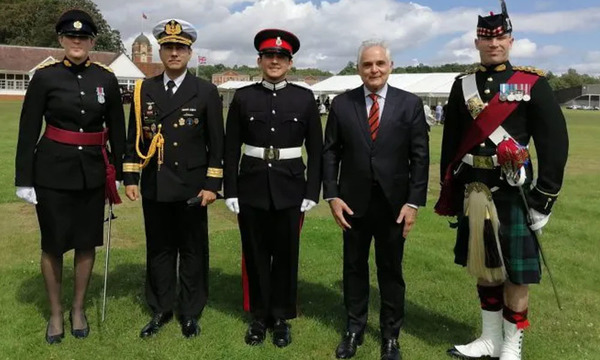 Cadete paraguayo fue galardonado en academia militar del Reino Unido - OviedoPress