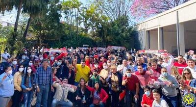 Tras duras condenas, leales brindan apoyo a OGD e hijo •