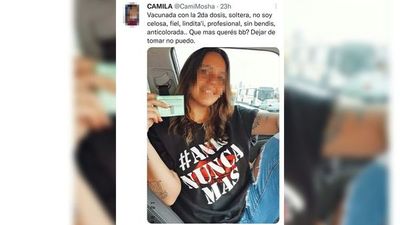 Presumen su segunda dosis para tener más "levantes"