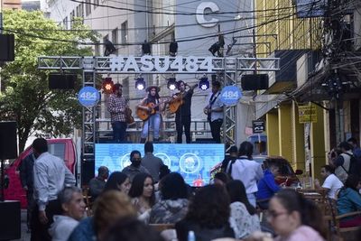 Escenarios móviles llevan música a distintos puntos de Asunción - Música - ABC Color