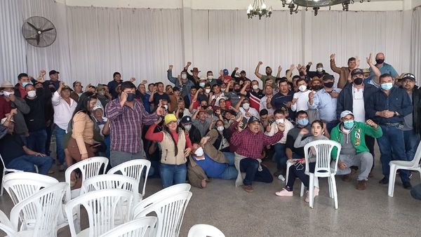 Camioneros seguirán con medidas de fuerza