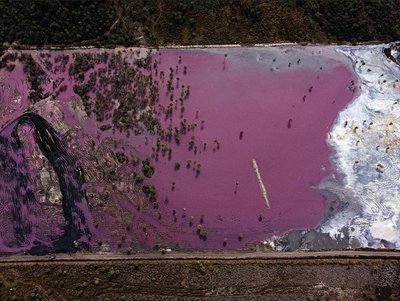 Impresionante “lago rosa”: Mades interviene empresa por vertido de efluentes | El Independiente