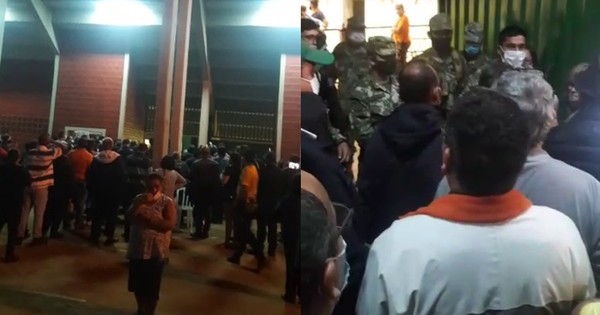 La Nación / En medio de gritos y forcejeos, 500 personas quedaron sin vacunarse en CDE