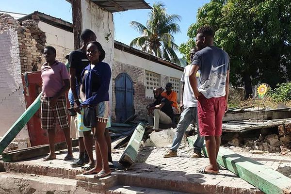 Suben a 304 los muertos por el terremoto en Haití - Mundo - ABC Color