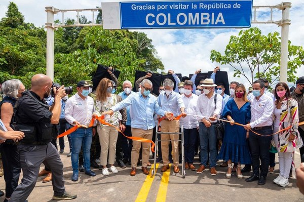 Duque y Lasso inauguran corredor vial en la frontera de Colombia con Ecuador - MarketData