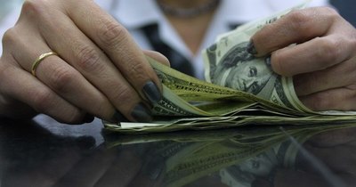 La Nación / La demanda local del dólar no disminuye en su intensidad, señalan