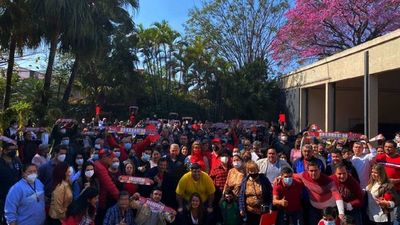 OGD y su hijo hacen demostración de fuerza y se burlan