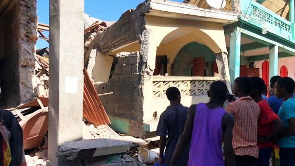 Potente terremoto deja al menos 304 muertos en Haití