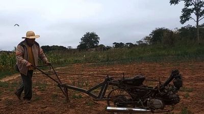 Con ingenio reciclan motocicleta y arman una         motoaradora