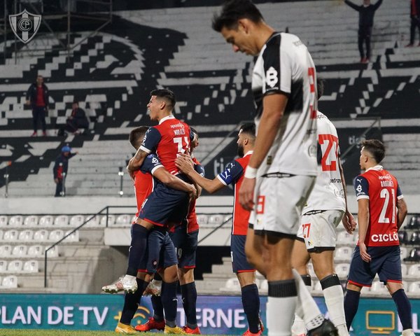 Malos resultados y goleada azulgrana hacen renunciar a Orteman