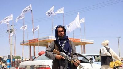 Los talibanes anuncian que controlan todo Afganistán tras llegar a Kabul