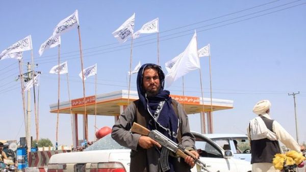 Los talibanes anuncian que controlan todo Afganistán tras llegar a Kabul