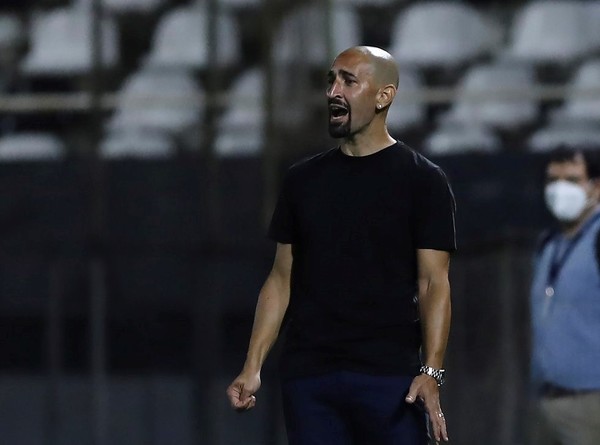 Tras malos resultados, Órteman dejó dirección técnica de Olimpia