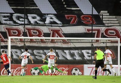 El departamento de fútbol de Olimpia también renunció luego de la goleada en el clásico