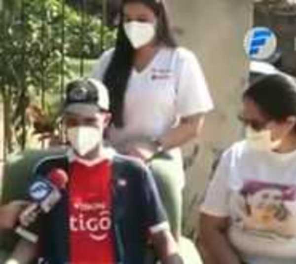 Sobreviviente de la tragedia lleva adelante costosa rehabilitación  - Paraguay.com