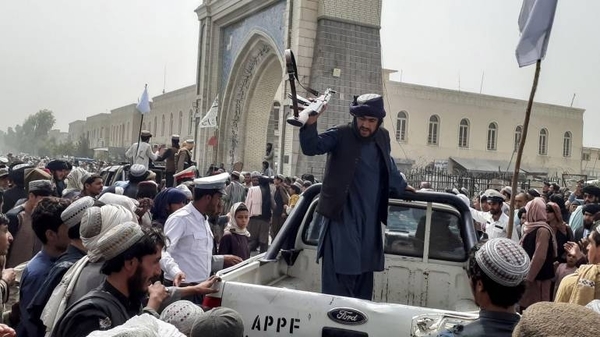 Diario HOY | Los talibanes llegan a Kabul tras la salida del presidente
