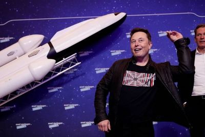 Misión humana a la luna se daría antes del 2024, según Elon Musk
