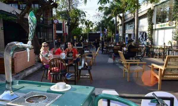 Bares “copan” calles de Asunción, en medio de festejos por su aniversario