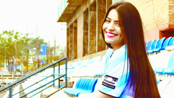 Crónica / "Carly" Paniagua: "Mi segunda piel es la albiceleste"