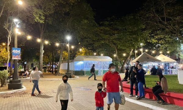 Dos históricas plazas del centro de Asunción recuperan por completo su lumínica