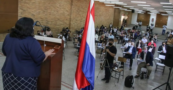 La Nación / Mano a mano con Valeria Insfrán: “Nuevo Plan de la Niñez no toma en cuenta las objeciones de padres de familia”