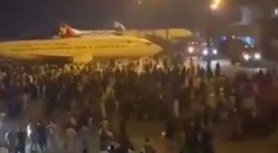 Desesperación en el aeropuerto de Kabul: miles de personas intentan huir de Afganistán