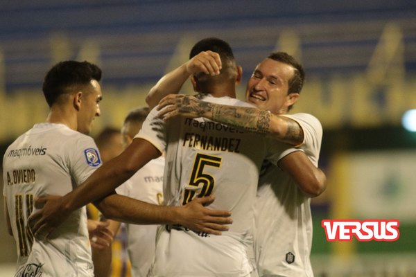 Guaraní golea a Luqueño y se suelta como único líder del torneo