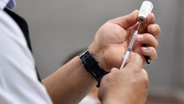 Salud espera que aumente provisión semanal de Pfizer