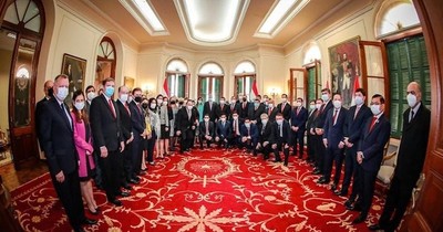 La Nación / Abdo conmemoró fundación de Asunción y 3er. año presidencial