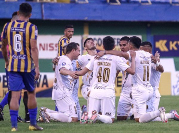 El Aborigen goleo 4-1 a Luque y en un partidazo Libertad empato 3-3 con el 12