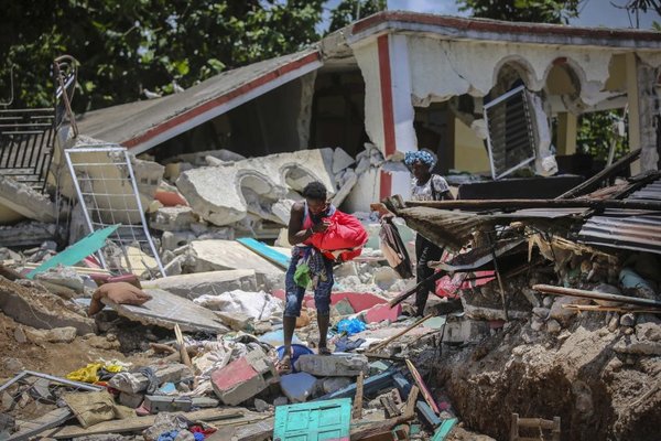 Terremoto en Haití: Cifra de muertos asciende a casi 1.300 y siguen buscando a sobrevivientes
