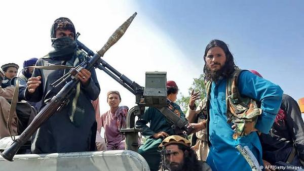Los talibanes llegan a Kabul tras la salida del presidente