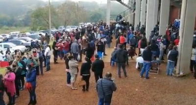 Directores de la Décima Región se burlaron de adultos mayores al habilitar un solo vacunatorio - La Clave