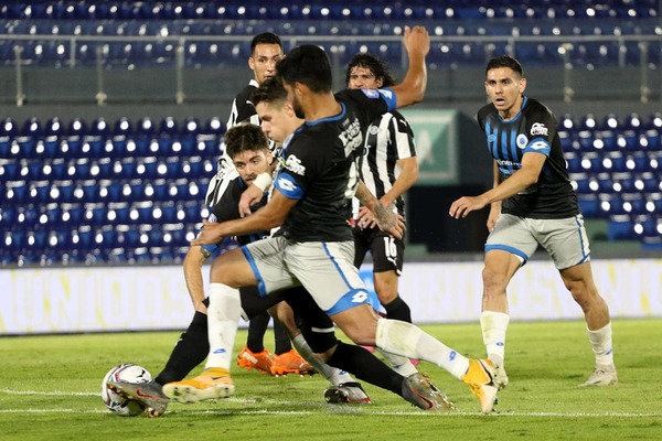 El Gumarelo y el 12 de Octubre igualaron 3-3 en el Defensores del Chaco | Ñanduti