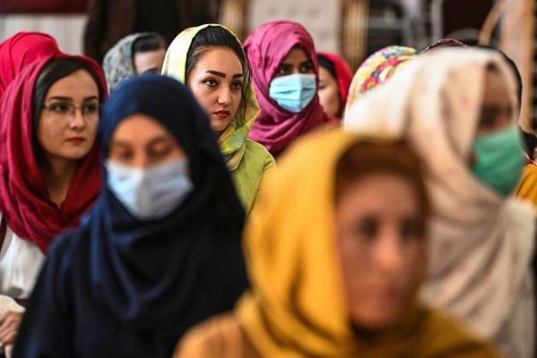 Las mujeres y el dominio talibán