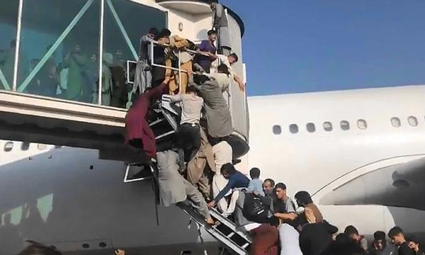El pánico a los talibanes desata el caos en el aeropuerto de Kabul – Prensa 5