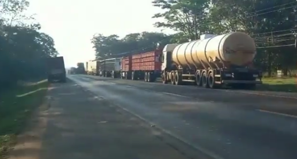 Diario HOY | Siguen los cierres de ruta: camiones quedaron varados en el Cruce 6000 de San Pedro