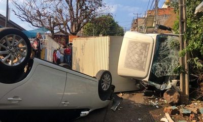 Camión que estaba en caravana por día del niño pierde frenos y vuelca en el bajo de San Rafael – Diario TNPRESS