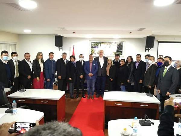 Docentes aguardan informe del gobernador sobre obras inconclusas y alimentos de mala calidad - La Clave